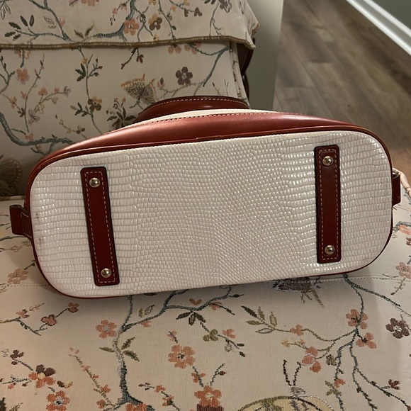 dooney & bourke white purse - Picture 3 of 7